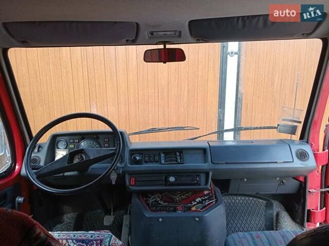 Красный Мерседес Sprinter, объемом двигателя 2.8 л и пробегом 450 тыс. км за 4000 $, фото 3 на Automoto.ua