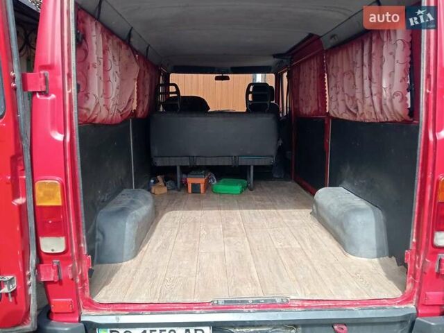 Красный Мерседес Sprinter, объемом двигателя 2.8 л и пробегом 450 тыс. км за 4000 $, фото 5 на Automoto.ua