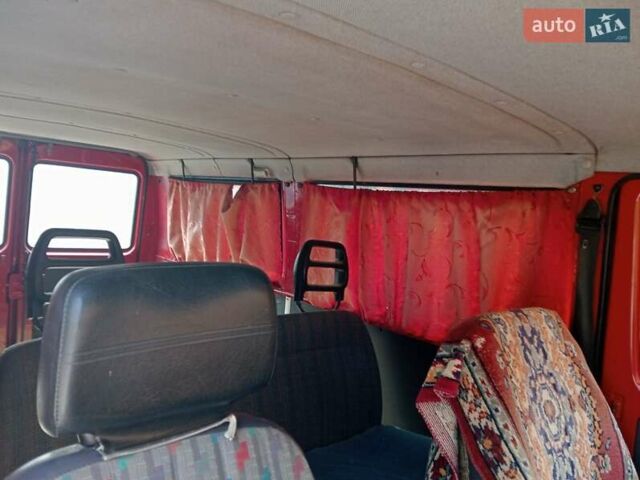 Красный Мерседес Sprinter, объемом двигателя 2.8 л и пробегом 450 тыс. км за 4000 $, фото 1 на Automoto.ua
