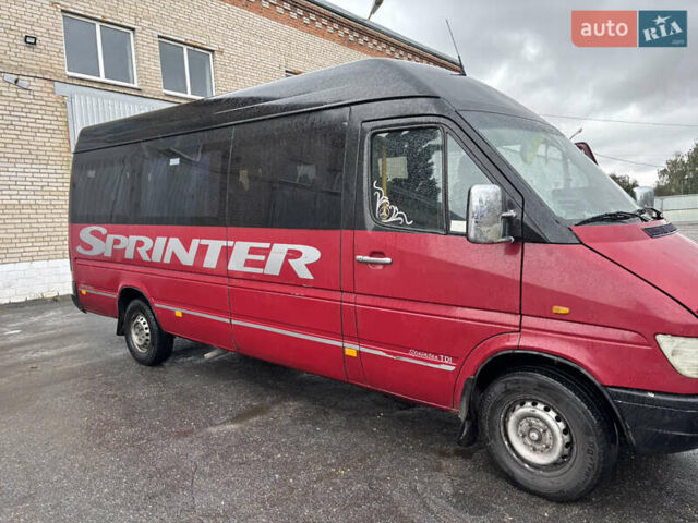 Красный Мерседес Sprinter, объемом двигателя 2.87 л и пробегом 500 тыс. км за 7900 $, фото 1 на Automoto.ua