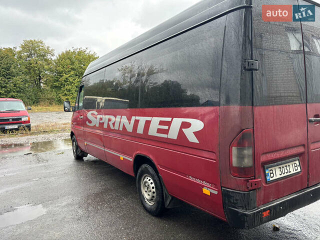Красный Мерседес Sprinter, объемом двигателя 2.87 л и пробегом 500 тыс. км за 7900 $, фото 3 на Automoto.ua
