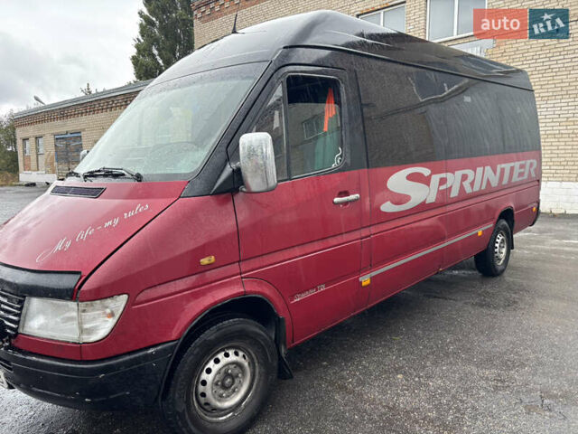 Красный Мерседес Sprinter, объемом двигателя 2.87 л и пробегом 500 тыс. км за 7900 $, фото 2 на Automoto.ua