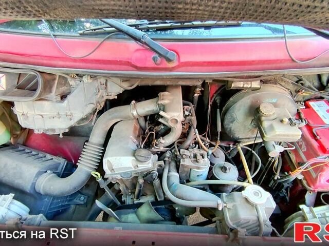 Красный Мерседес Sprinter, объемом двигателя 2.3 л и пробегом 326 тыс. км за 4500 $, фото 4 на Automoto.ua