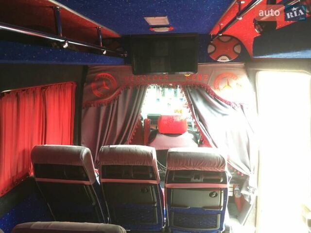 Красный Мерседес Sprinter, объемом двигателя 2.3 л и пробегом 800 тыс. км за 15000 $, фото 7 на Automoto.ua
