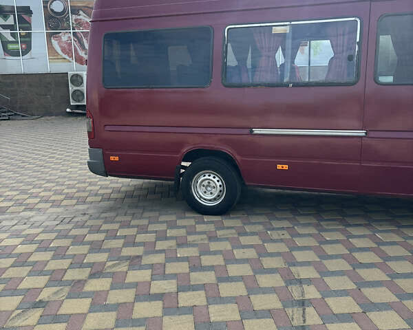 Красный Мерседес Sprinter, объемом двигателя 2.3 л и пробегом 558 тыс. км за 5500 $, фото 5 на Automoto.ua