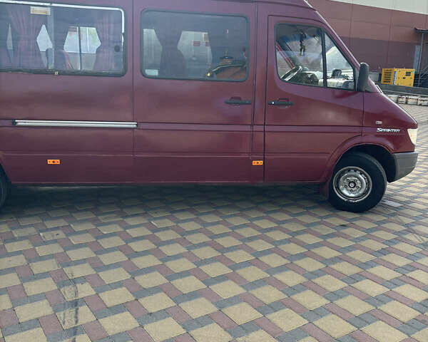 Красный Мерседес Sprinter, объемом двигателя 2.3 л и пробегом 558 тыс. км за 5500 $, фото 4 на Automoto.ua