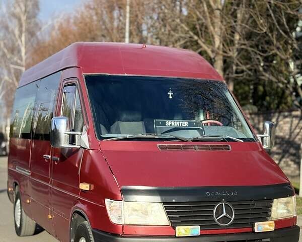 Красный Мерседес Sprinter, объемом двигателя 2.87 л и пробегом 350 тыс. км за 7000 $, фото 1 на Automoto.ua