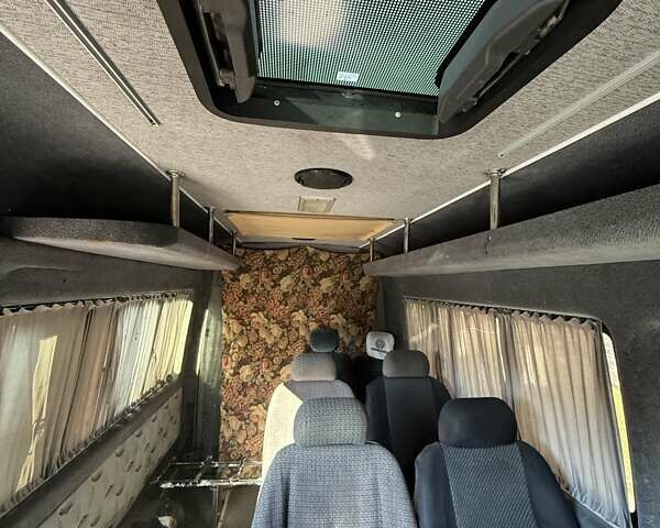 Красный Мерседес Sprinter, объемом двигателя 2.87 л и пробегом 350 тыс. км за 7000 $, фото 26 на Automoto.ua