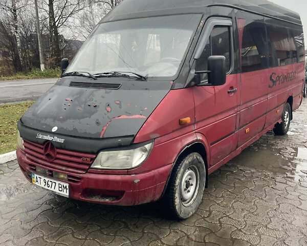 Красный Мерседес Sprinter, объемом двигателя 2.15 л и пробегом 400 тыс. км за 3700 $, фото 1 на Automoto.ua