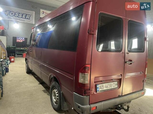 Красный Мерседес Sprinter, объемом двигателя 2.15 л и пробегом 357 тыс. км за 6500 $, фото 2 на Automoto.ua