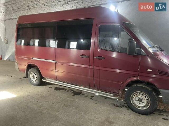 Красный Мерседес Sprinter, объемом двигателя 2.15 л и пробегом 357 тыс. км за 6500 $, фото 4 на Automoto.ua