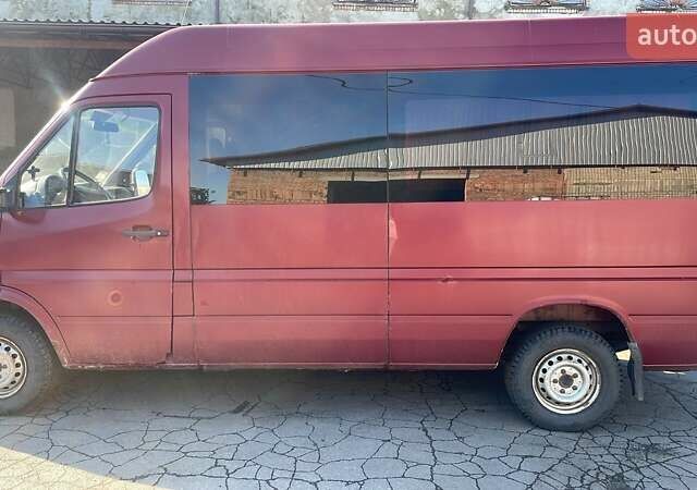 Красный Мерседес Sprinter, объемом двигателя 2.15 л и пробегом 357 тыс. км за 6500 $, фото 9 на Automoto.ua