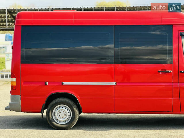 Красный Мерседес Sprinter, объемом двигателя 2.2 л и пробегом 332 тыс. км за 9999 $, фото 6 на Automoto.ua