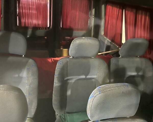 Красный Мерседес Sprinter, объемом двигателя 2.15 л и пробегом 357 тыс. км за 6500 $, фото 8 на Automoto.ua