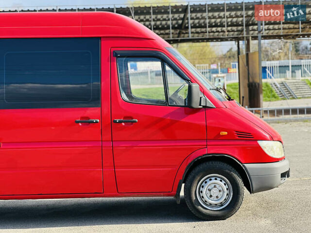 Красный Мерседес Sprinter, объемом двигателя 2.2 л и пробегом 332 тыс. км за 9999 $, фото 5 на Automoto.ua