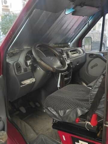 Красный Мерседес Sprinter, объемом двигателя 2.2 л и пробегом 460 тыс. км за 11000 $, фото 3 на Automoto.ua