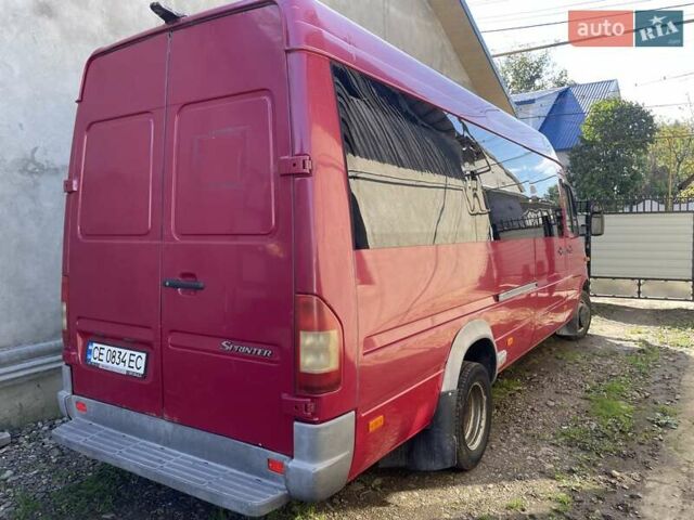 Красный Мерседес Sprinter, объемом двигателя 2.69 л и пробегом 875 тыс. км за 10500 $, фото 4 на Automoto.ua