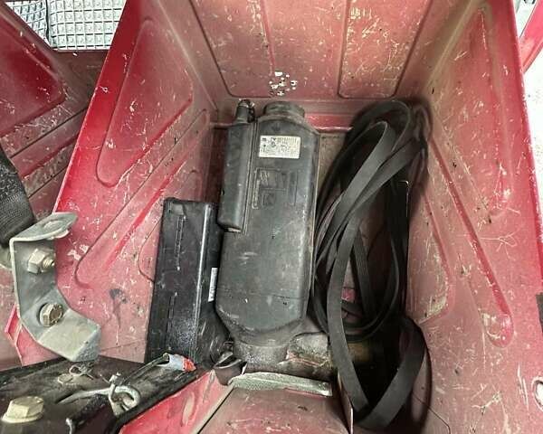 Красный Мерседес Sprinter, объемом двигателя 2.2 л и пробегом 562 тыс. км за 10500 $, фото 14 на Automoto.ua