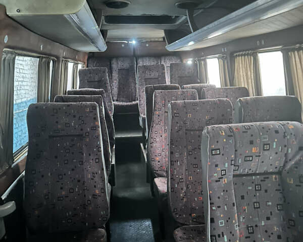 Червоний Мерседес Sprinter, об'ємом двигуна 2.4 л та пробігом 500 тис. км за 6000 $, фото 5 на Automoto.ua