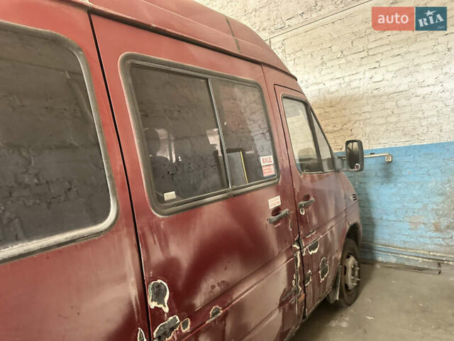 Червоний Мерседес Sprinter, об'ємом двигуна 2.4 л та пробігом 500 тис. км за 6000 $, фото 4 на Automoto.ua