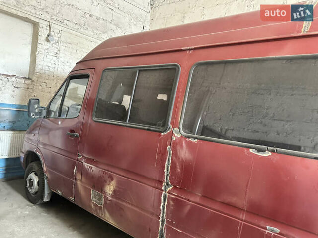 Червоний Мерседес Sprinter, об'ємом двигуна 2.4 л та пробігом 500 тис. км за 6000 $, фото 1 на Automoto.ua