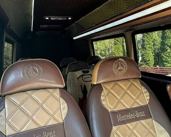 Красный Мерседес Sprinter, объемом двигателя 2.69 л и пробегом 100 тыс. км за 9900 $, фото 3 на Automoto.ua