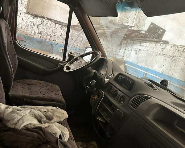 Червоний Мерседес Sprinter, об'ємом двигуна 2.4 л та пробігом 500 тис. км за 6000 $, фото 6 на Automoto.ua