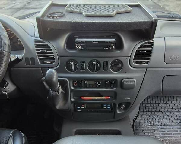 Красный Мерседес Sprinter, объемом двигателя 2.7 л и пробегом 490 тыс. км за 8500 $, фото 9 на Automoto.ua