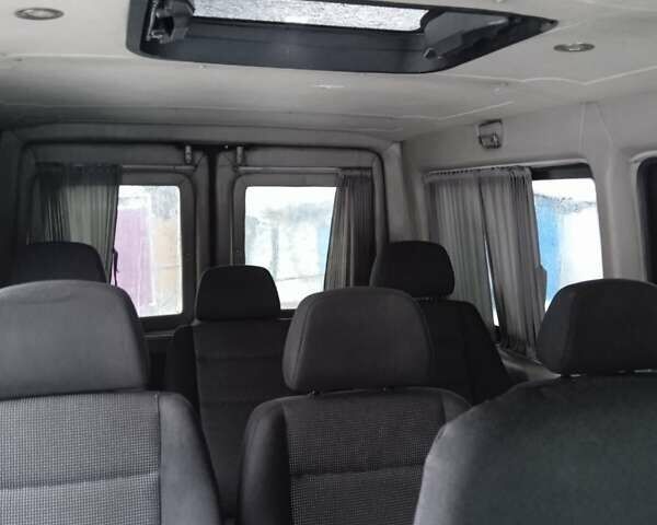 Красный Мерседес Sprinter, объемом двигателя 2.1 л и пробегом 480 тыс. км за 5500 $, фото 6 на Automoto.ua