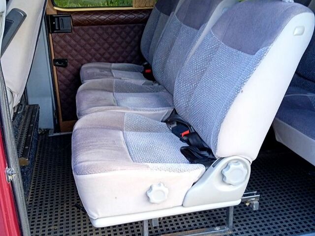 Красный Мерседес Sprinter, объемом двигателя 2.7 л и пробегом 570 тыс. км за 11300 $, фото 12 на Automoto.ua