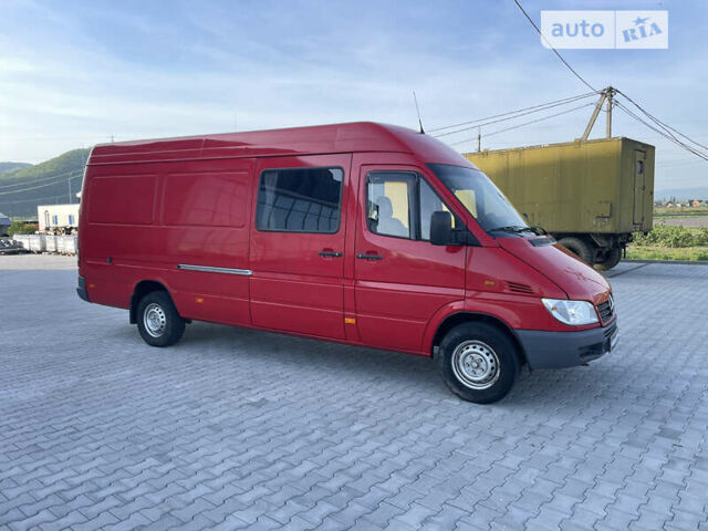 Красный Мерседес Sprinter, объемом двигателя 2.15 л и пробегом 420 тыс. км за 11000 $, фото 1 на Automoto.ua