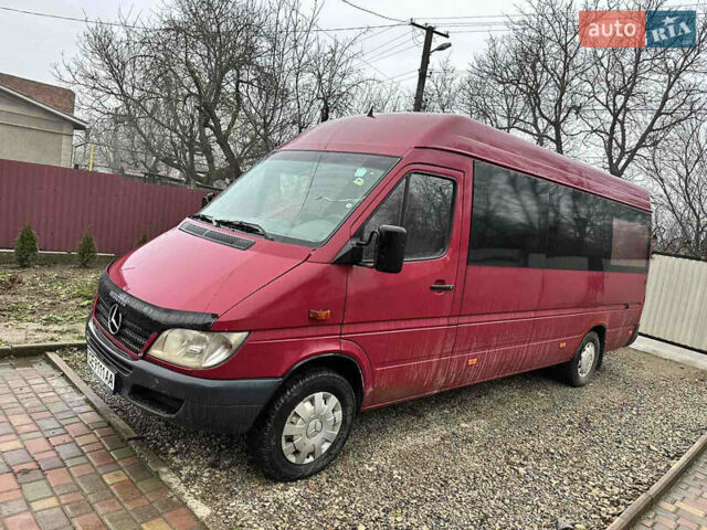 Красный Мерседес Sprinter, объемом двигателя 2.69 л и пробегом 100 тыс. км за 7350 $, фото 2 на Automoto.ua
