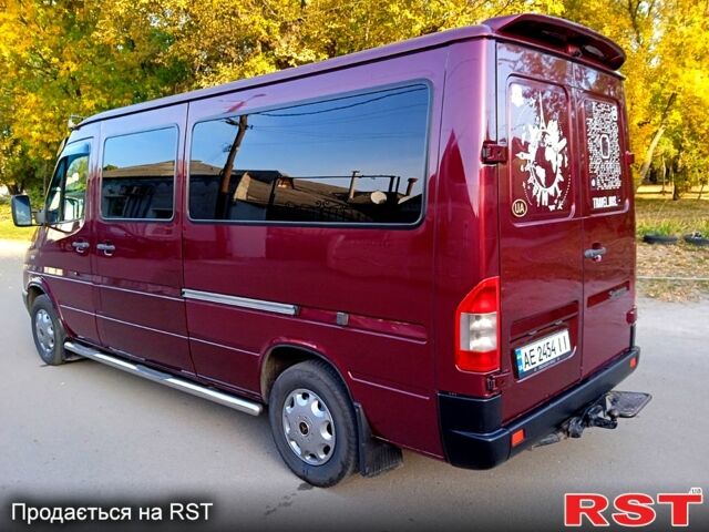 Красный Мерседес Sprinter, объемом двигателя 2.7 л и пробегом 570 тыс. км за 11300 $, фото 2 на Automoto.ua
