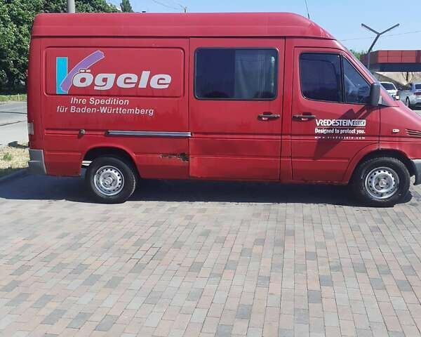Червоний Мерседес Sprinter, об'ємом двигуна 2.1 л та пробігом 307 тис. км за 7500 $, фото 5 на Automoto.ua