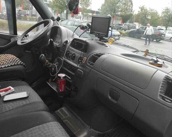 Красный Мерседес Sprinter, объемом двигателя 2.68 л и пробегом 134 тыс. км за 9400 $, фото 2 на Automoto.ua