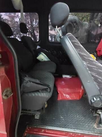 Червоний Мерседес Sprinter, об'ємом двигуна 0 л та пробігом 410 тис. км за 14000 $, фото 4 на Automoto.ua