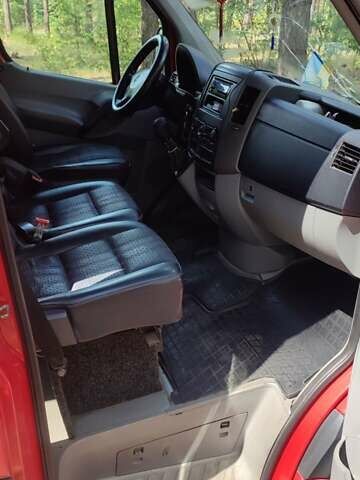 Красный Мерседес Sprinter, объемом двигателя 2.15 л и пробегом 100 тыс. км за 10000 $, фото 17 на Automoto.ua