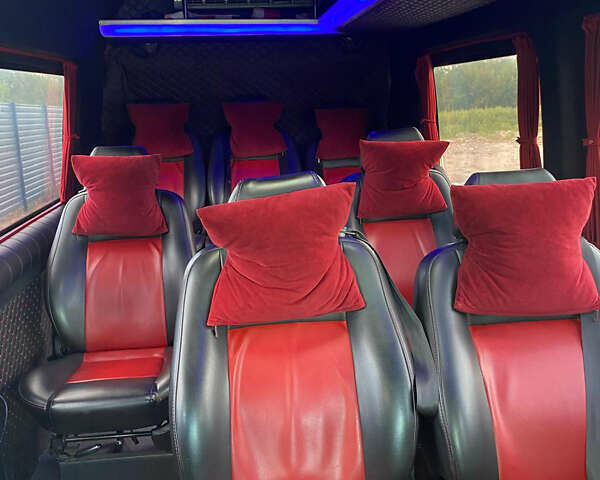 Красный Мерседес Sprinter, объемом двигателя 2.9 л и пробегом 300 тыс. км за 12799 $, фото 5 на Automoto.ua