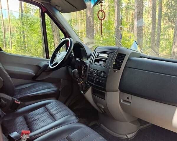 Красный Мерседес Sprinter, объемом двигателя 2.15 л и пробегом 100 тыс. км за 10000 $, фото 14 на Automoto.ua