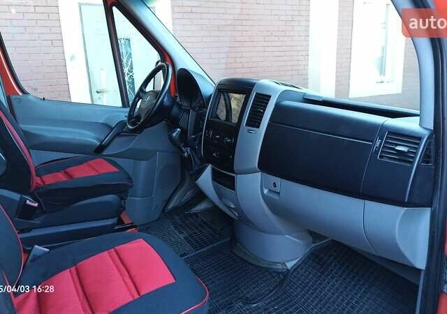 Красный Мерседес Sprinter, объемом двигателя 2.15 л и пробегом 243 тыс. км за 9990 $, фото 5 на Automoto.ua