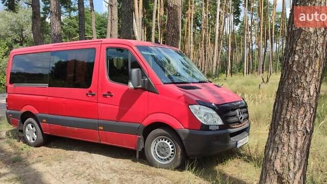 Красный Мерседес Sprinter, объемом двигателя 2.15 л и пробегом 100 тыс. км за 10000 $, фото 3 на Automoto.ua