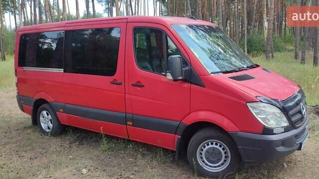 Красный Мерседес Sprinter, объемом двигателя 2.15 л и пробегом 100 тыс. км за 10000 $, фото 1 на Automoto.ua