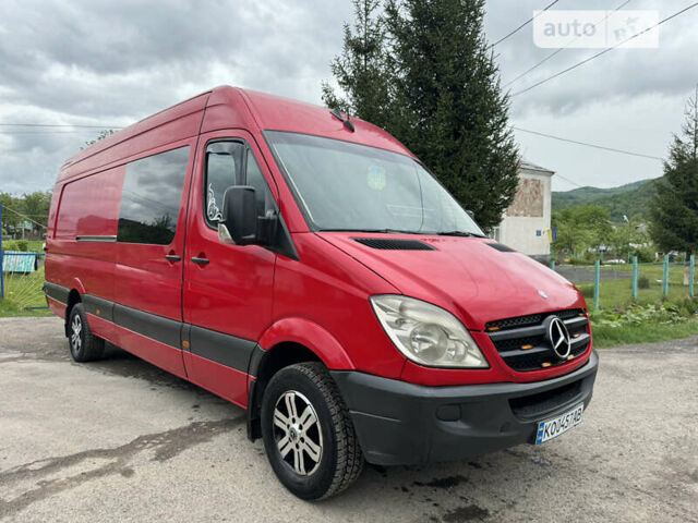 Красный Мерседес Sprinter, объемом двигателя 2.15 л и пробегом 500 тыс. км за 12999 $, фото 3 на Automoto.ua