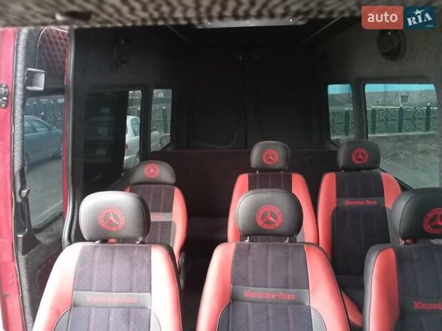 Красный Мерседес Sprinter, объемом двигателя 2.99 л и пробегом 470 тыс. км за 19700 $, фото 4 на Automoto.ua
