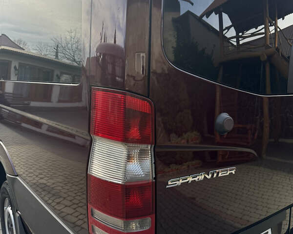 Красный Мерседес Sprinter, объемом двигателя 2.15 л и пробегом 500 тыс. км за 14999 $, фото 7 на Automoto.ua