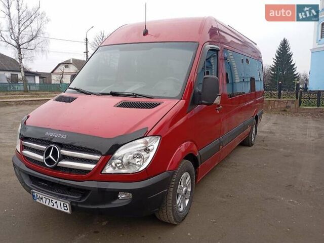 Красный Мерседес Sprinter, объемом двигателя 2.99 л и пробегом 470 тыс. км за 19700 $, фото 2 на Automoto.ua