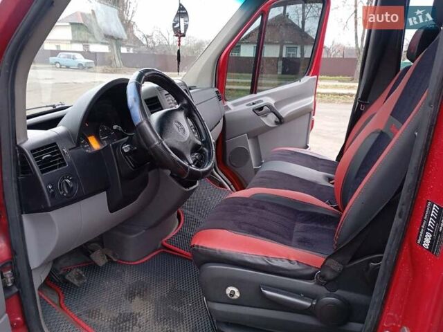 Красный Мерседес Sprinter, объемом двигателя 2.99 л и пробегом 470 тыс. км за 19700 $, фото 3 на Automoto.ua