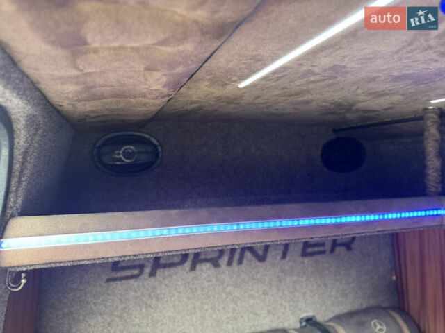Красный Мерседес Sprinter, объемом двигателя 2.15 л и пробегом 500 тыс. км за 14999 $, фото 64 на Automoto.ua