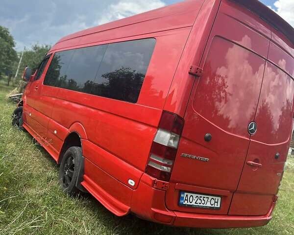 Красный Мерседес Sprinter, объемом двигателя 2.99 л и пробегом 400 тыс. км за 22500 $, фото 9 на Automoto.ua