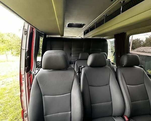 Красный Мерседес Sprinter, объемом двигателя 2.99 л и пробегом 400 тыс. км за 22500 $, фото 3 на Automoto.ua